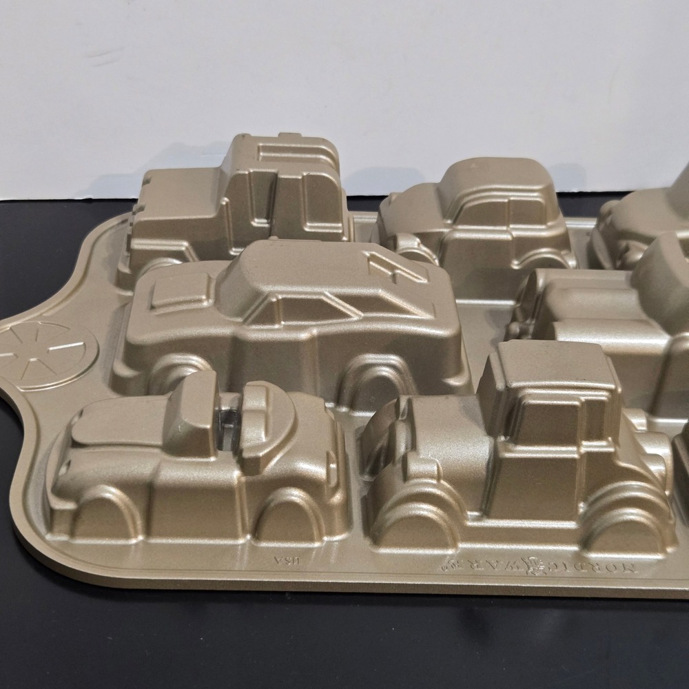 Nordic Ware Car Pan Gold Cast Aluminum sweet ride 8 Cavity Cake Mold 5 Cup USA - Picture 2 of 10